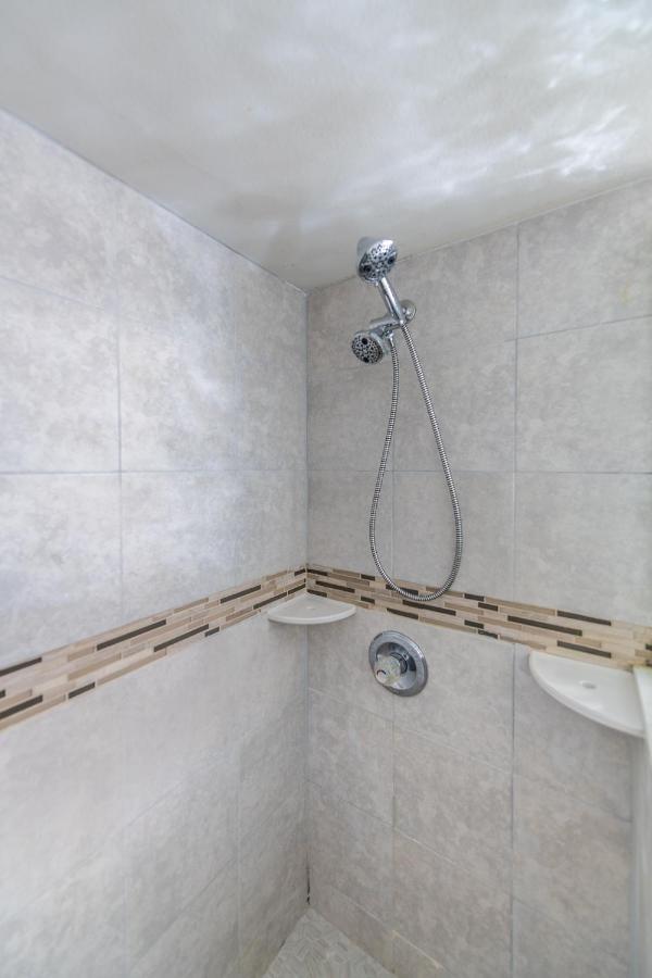Lovely 2 Bedroom Beachfront Condo فلاغلير بيتش المظهر الخارجي الصورة